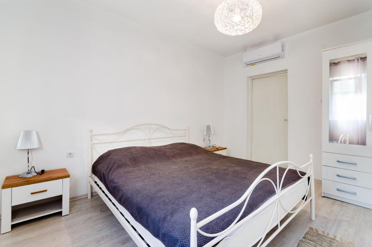 Apartments And Rooms Bianca Barbat na Rabu Exterior foto