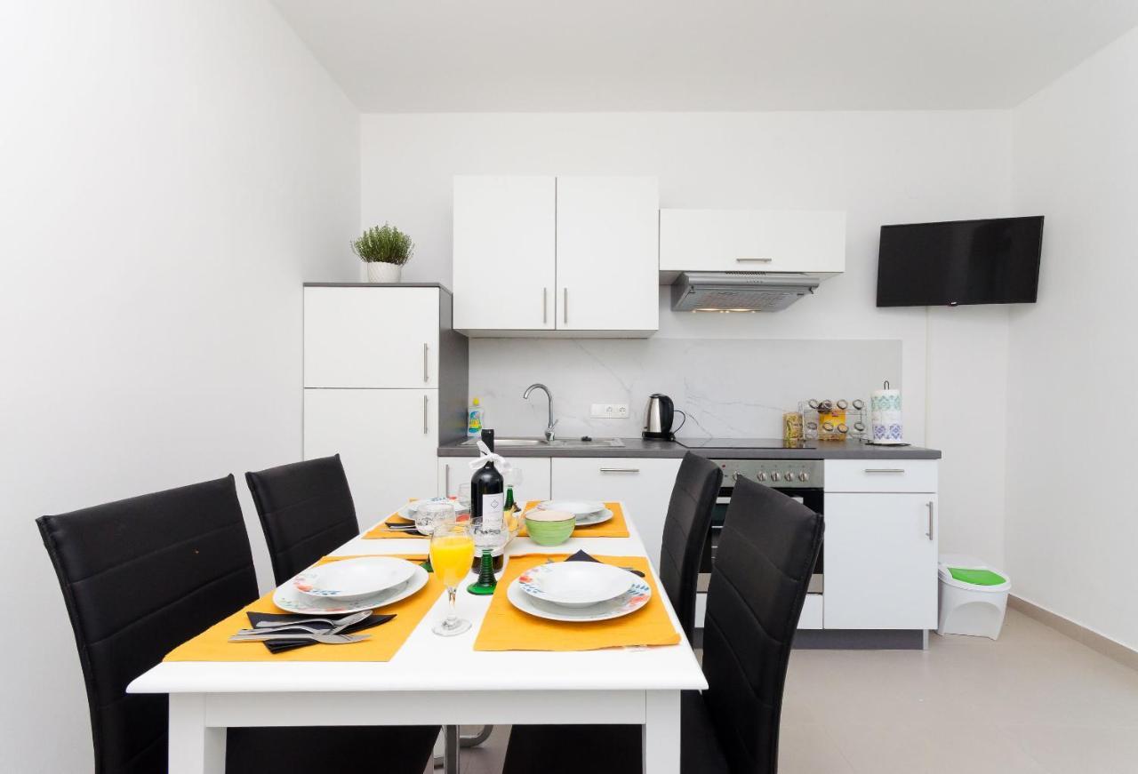 Apartments And Rooms Bianca Barbat na Rabu Exterior foto